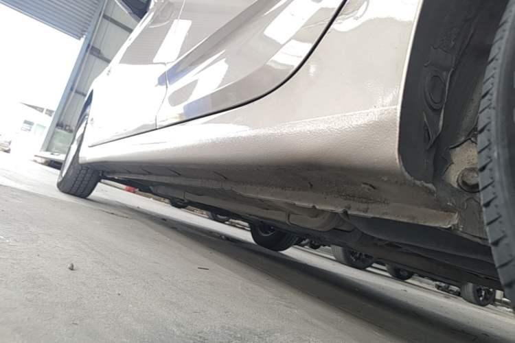 Used Hyundai Verna (older generation) 2014 1.4L Automatic Smart GLS Left Side Sill
