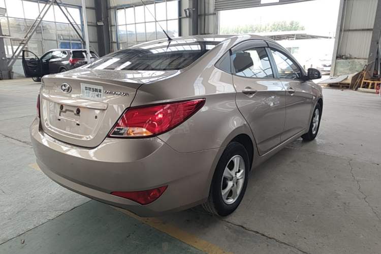 Used Hyundai Verna (older generation) 2014 1.4L Automatic Smart GLS Rear Right 45 Deg