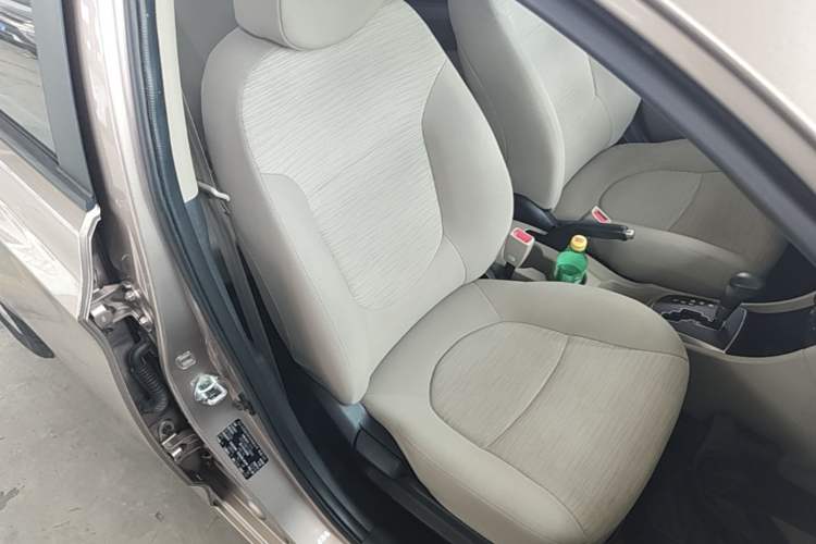 Used Hyundai Verna (older generation) 2014 1.4L Automatic Smart GLS Right Front Seat