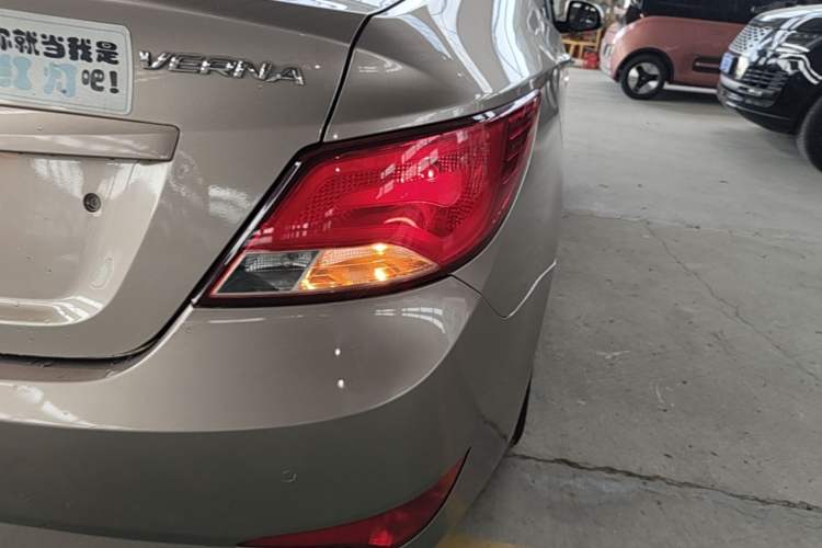 Used Hyundai Verna (older generation) 2014 1.4L Automatic Smart GLS Right Rear Taillight