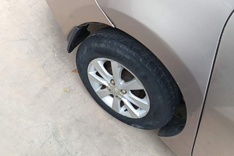 Used Hyundai Verna (older generation) 2014 1.4L Manual Smart GLS Trim Right Rear Wheel Hub