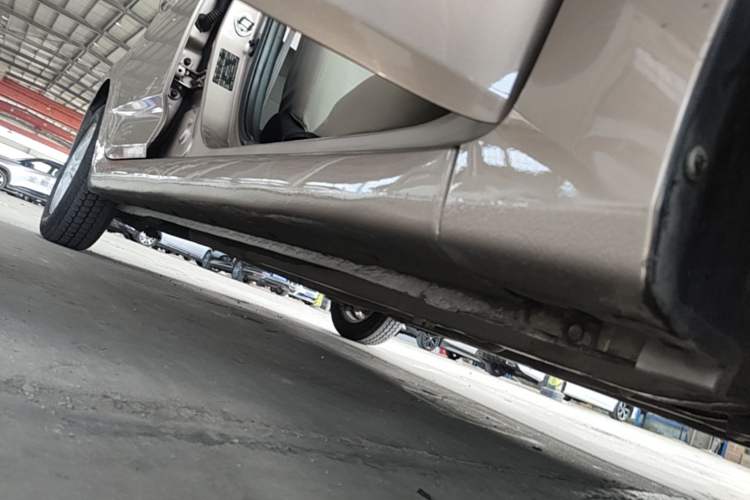Used Hyundai Verna (older generation) 2014 1.4L Automatic Smart GLS Right Side Sill
