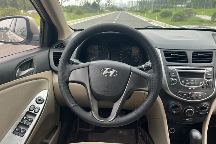 Used Hyundai Verna (older generation) 2014 1.4L Automatic Smart GLS Steering Wheel