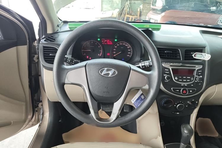 Used Hyundai Verna (older generation) 2014 1.4L Automatic Smart GLS Steering Wheel
