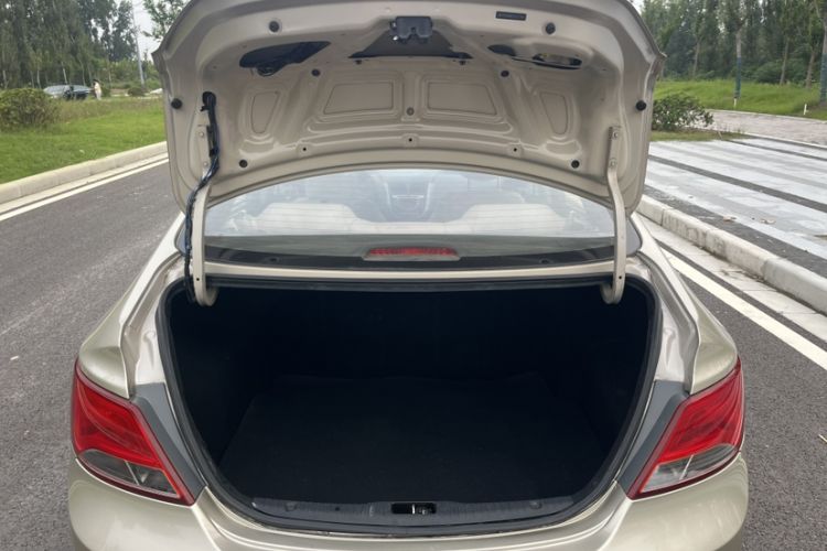 Used Hyundai Verna (older generation) 2014 1.4L Automatic Smart GLS Trunk