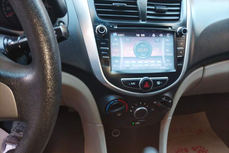Used Hyundai Verna (older generation) 2014 1.4L Automatic Smart GLS Audio And AC Panel