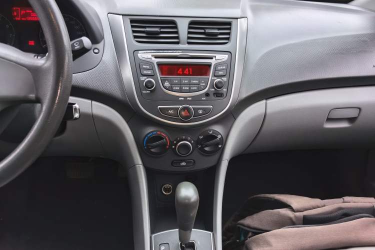 Used Hyundai Verna (older generation) 2014 1.4L Automatic Smart GLS Audio And AC Panel