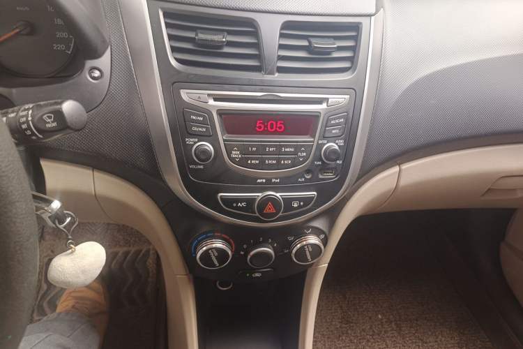 Used Hyundai Verna (older generation) 2014 1.4L Manual Smart GLS Trim Audio And AC Panel