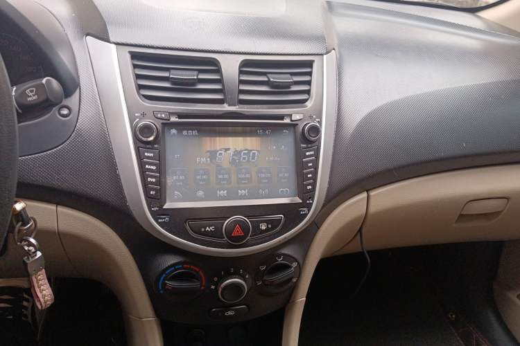 Used Hyundai Verna (older generation) 2014 1.4L Automatic Smart GLS Audio And AC Panel