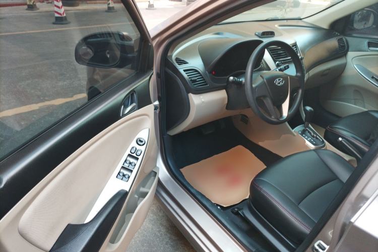 Used Hyundai Verna (older generation) 2014 1.4L Automatic Smart GLS Driver Seat