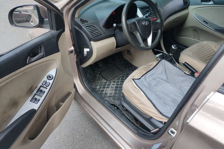 Used Hyundai Verna (older generation) 2014 1.4L Manual Smart GLS Trim Driver Seat