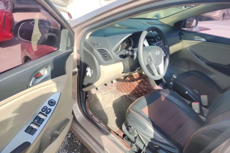Used Hyundai Verna (older generation) 2014 1.4L Manual Top-Tier Model TOP Driver Seat