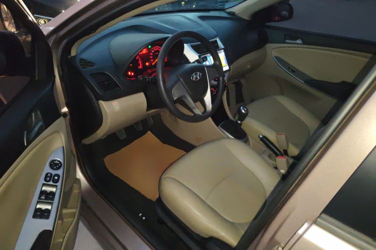 Used Hyundai Verna (older generation) 2014 1.4L Manual Smart GLS Trim Driver Seat