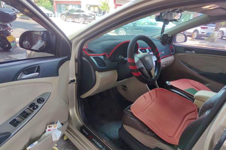 Used Hyundai Verna (older generation) 2014 1.4L Manual Smart GLS Trim Driver Seat