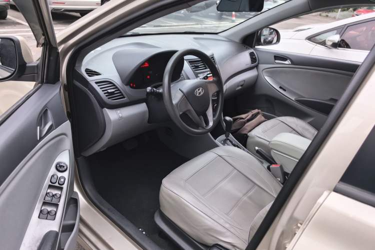 Used Hyundai Verna (older generation) 2014 1.4L Automatic Smart GLS Driver Seat