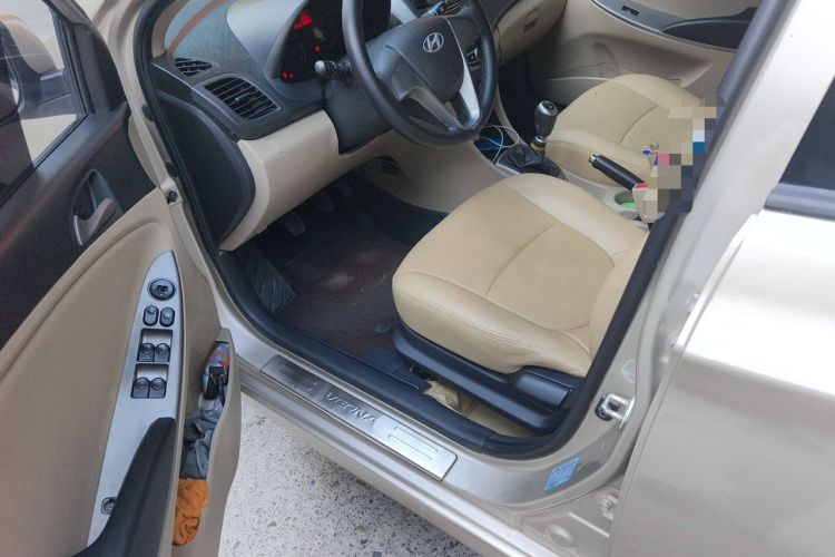 Used Hyundai Verna (older generation) 2014 1.4L Manual Smart GLS Trim Driver Seat