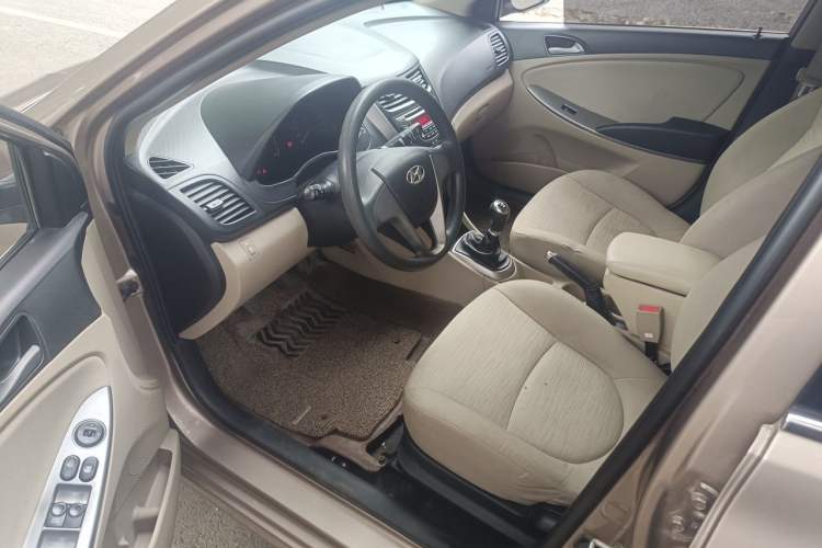 Used Hyundai Verna (older generation) 2014 1.4L Manual Smart GLS Trim Driver Seat