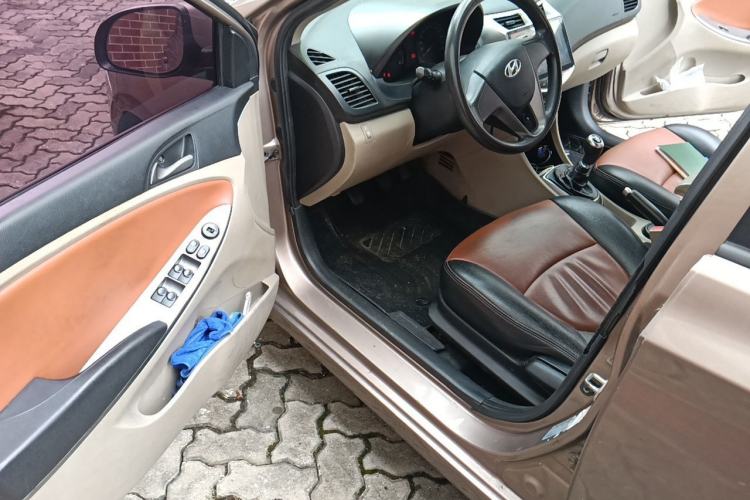 Used Hyundai Verna (older generation) 2014 1.4L Manual Smart GLS Trim Driver Seat