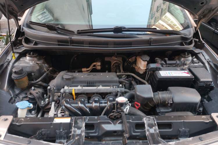 Used Hyundai Verna (older generation) 2014 1.4L Automatic Smart GLS Engine Bay