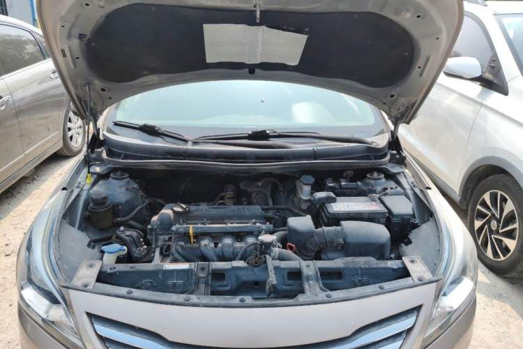 Used Hyundai Verna (older generation) 2014 1.4L Automatic Smart GLS Engine Bay