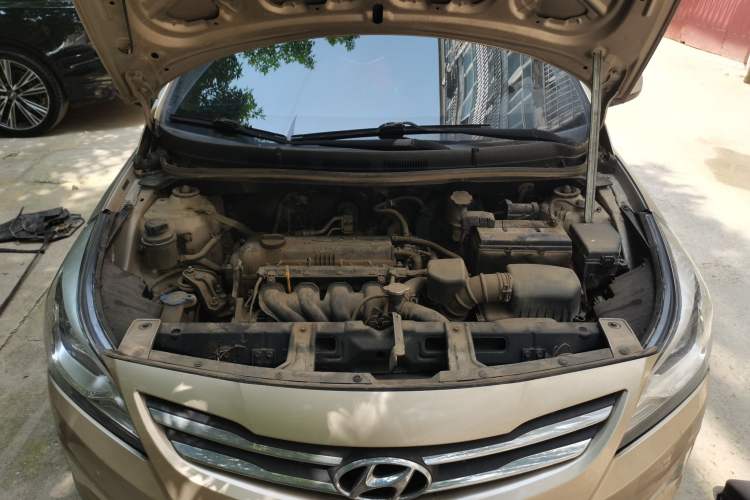 Used Hyundai Verna (older generation) 2014 1.4L Manual Smart GLS Trim Engine Bay
