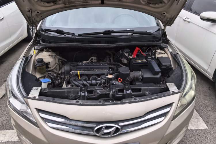 Used Hyundai Verna (older generation) 2014 1.4L Automatic Smart GLS Engine Bay