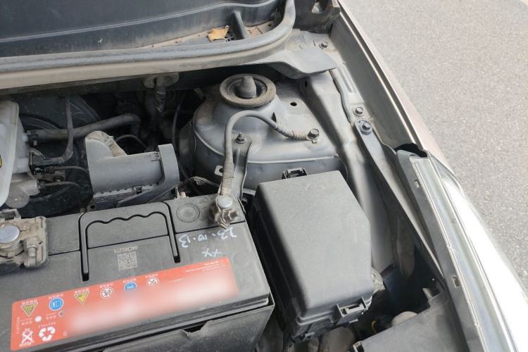 Used Hyundai Verna (older generation) 2014 1.4L Manual Smart GLS Trim Engine Bay Left