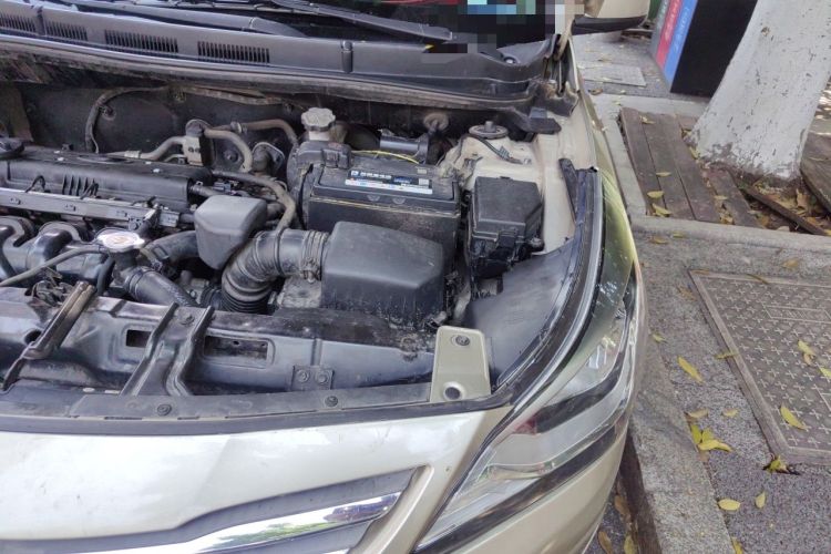 Used Hyundai Verna (older generation) 2014 1.4L Manual Smart GLS Trim Engine Bay Left