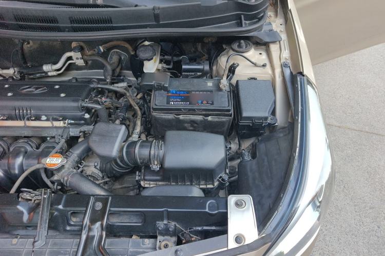 Used Hyundai Verna (older generation) 2014 1.4L Manual Smart GLS Trim Engine Bay Left