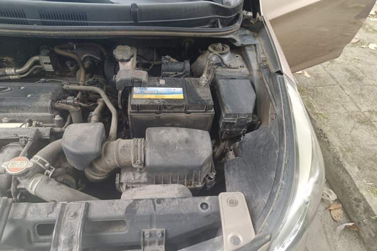 Used Hyundai Verna (older generation) 2014 1.4L Manual Smart GLS Trim Engine Bay Left