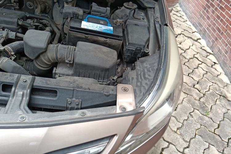 Used Hyundai Verna (older generation) 2014 1.4L Manual Smart GLS Trim Engine Bay Left