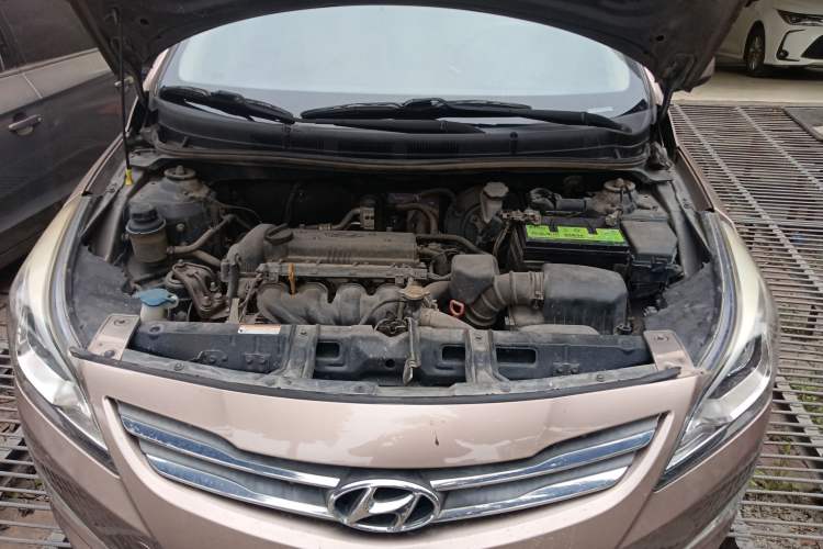Used Hyundai Verna (older generation) 2014 1.4L Automatic Smart GLS Engine Bay