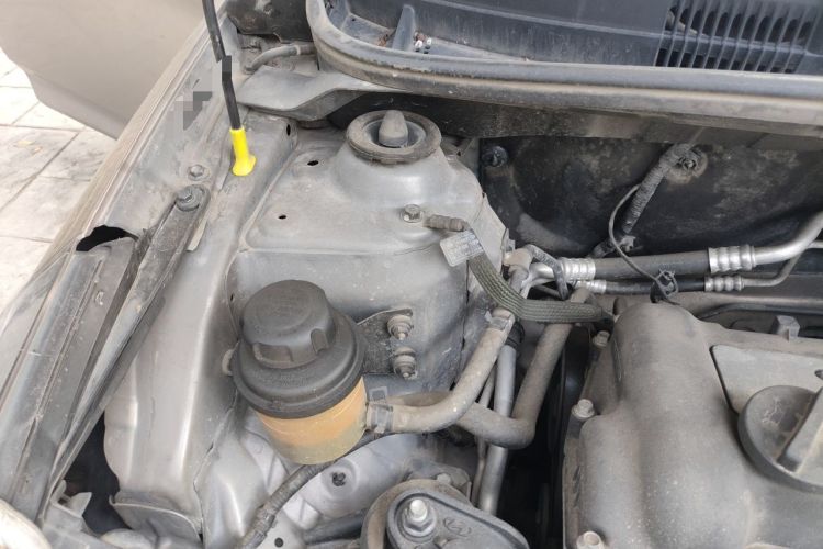 Used Hyundai Verna (older generation) 2014 1.4L Manual Smart GLS Trim Engine Bay Right