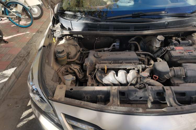 Used Hyundai Verna (older generation) 2014 1.4L Automatic Leading-Edge GLX Engine Bay Right