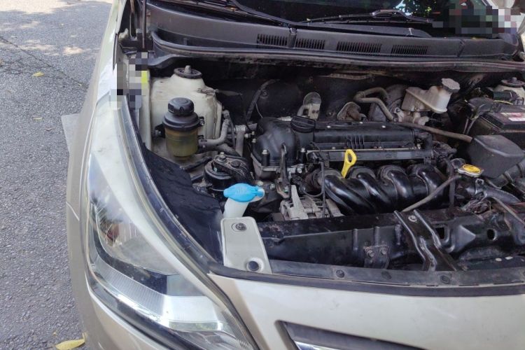 Used Hyundai Verna (older generation) 2014 1.4L Manual Smart GLS Trim Engine Bay Right