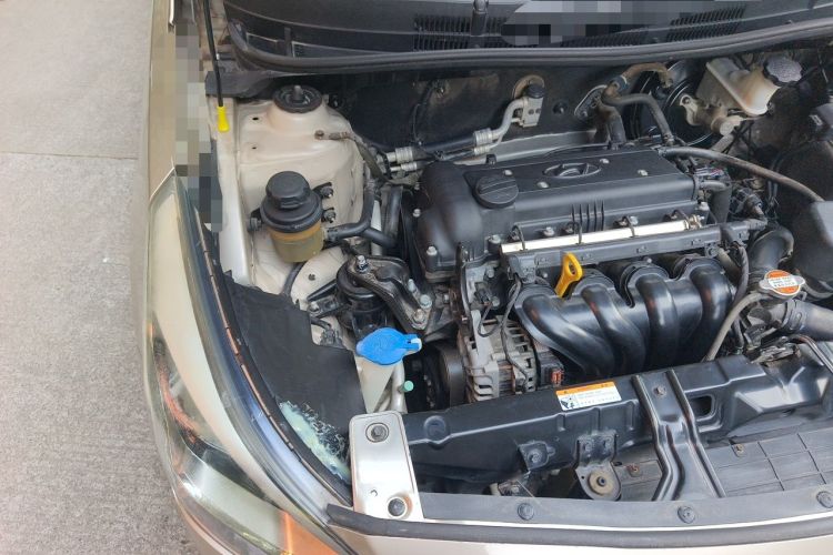 Used Hyundai Verna (older generation) 2014 1.4L Manual Smart GLS Trim Engine Bay Right
