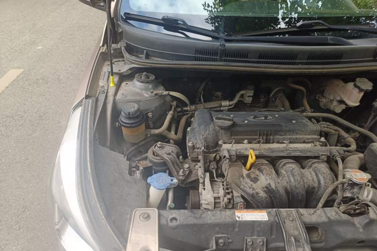 Used Hyundai Verna (older generation) 2014 1.4L Manual Smart GLS Trim Engine Bay Right