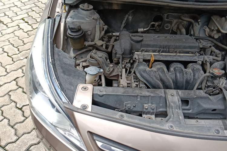 Used Hyundai Verna (older generation) 2014 1.4L Manual Smart GLS Trim Engine Bay Right