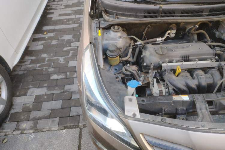 Used Hyundai Verna (older generation) 2014 1.4L Automatic Smart GLS Engine Bay Right
