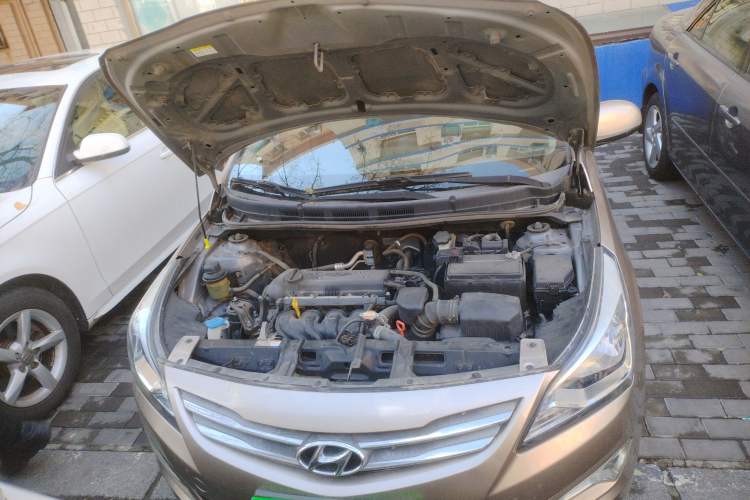 Used Hyundai Verna (older generation) 2014 1.4L Automatic Smart GLS Engine Bay