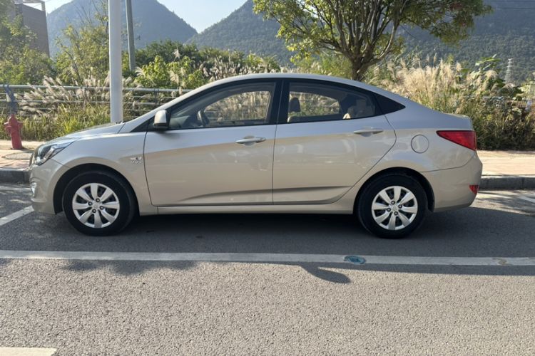 Used Hyundai Verna (older generation) 2014 1.4L Manual Smart GLS Trim Exterior 2