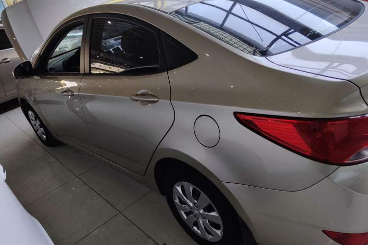 Used Hyundai Verna (older generation) 2014 1.4L Automatic Fashion GS Model Exterior 3