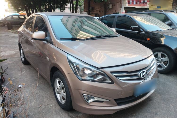 Used Hyundai Verna (older generation) 2014 1.4L Automatic Smart GLS Front Right 45 Deg