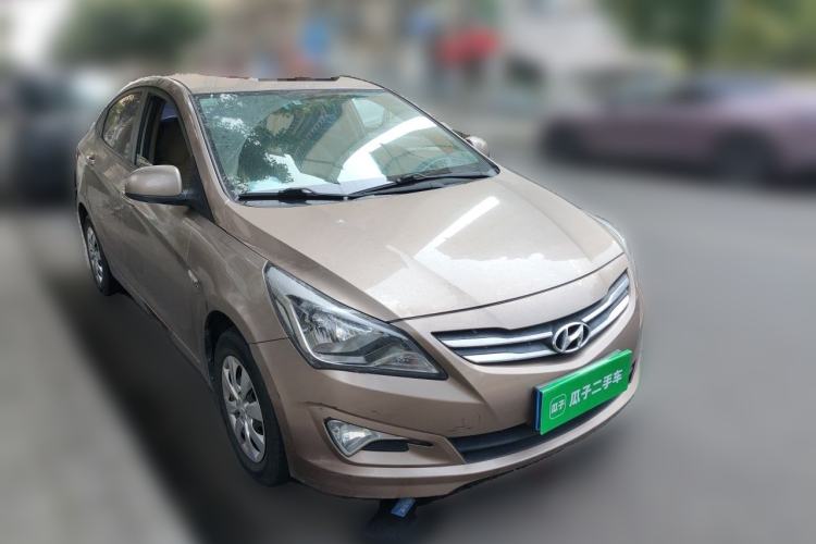 Used Hyundai Verna (older generation) 2014 1.4L Manual Smart GLS Trim Front Right 45 Deg