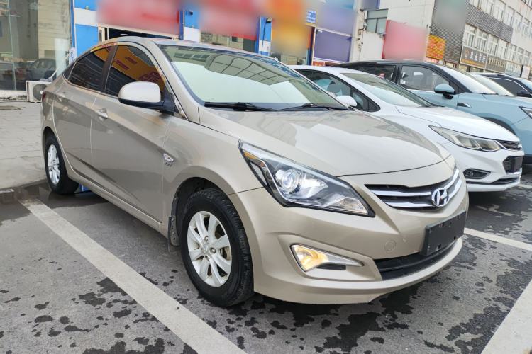 Used Hyundai Verna (older generation) 2014 1.4L Manual Smart GLS Trim Front Right 45 Deg