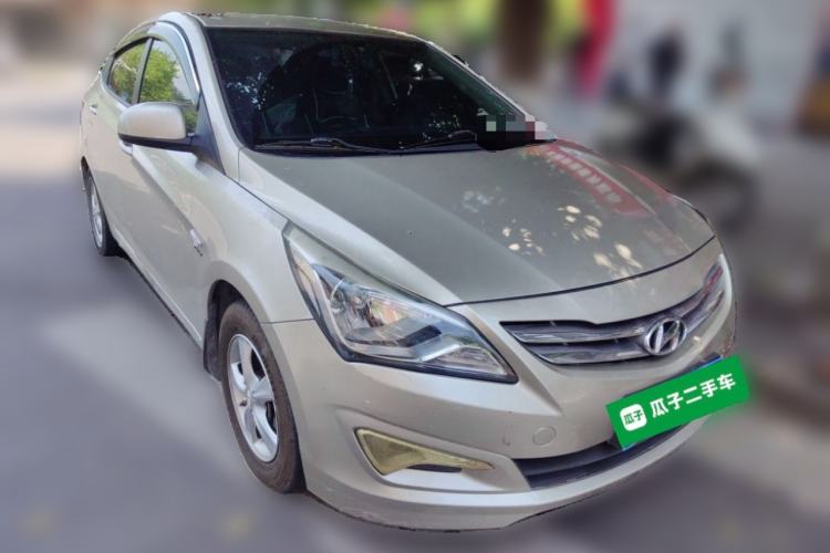 Used Hyundai Verna (older generation) 2014 1.4L Manual Smart GLS Trim Front Right 45 Deg