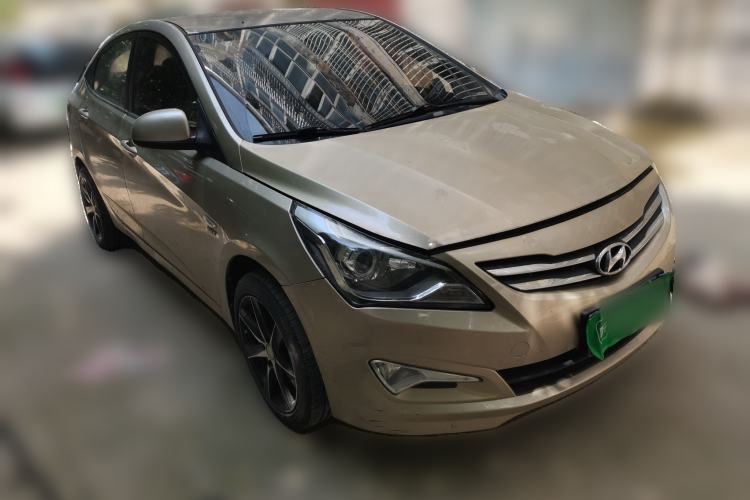 Used Hyundai Verna (older generation) 2014 1.4L Manual Smart GLS Trim Front Right 45 Deg