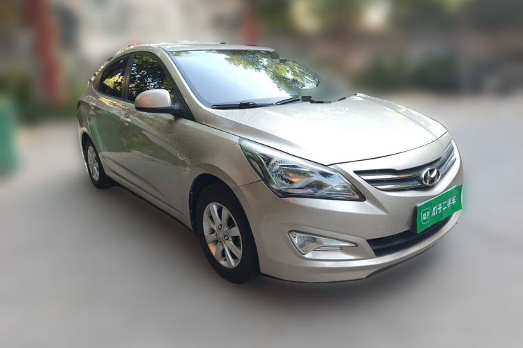 Used Hyundai Verna (older generation) 2014 1.4L Manual Smart GLS Trim Front Right 45 Deg