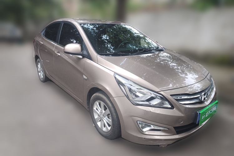 Used Hyundai Verna (older generation) 2014 1.4L Manual Smart GLS Trim Front Right 45 Deg