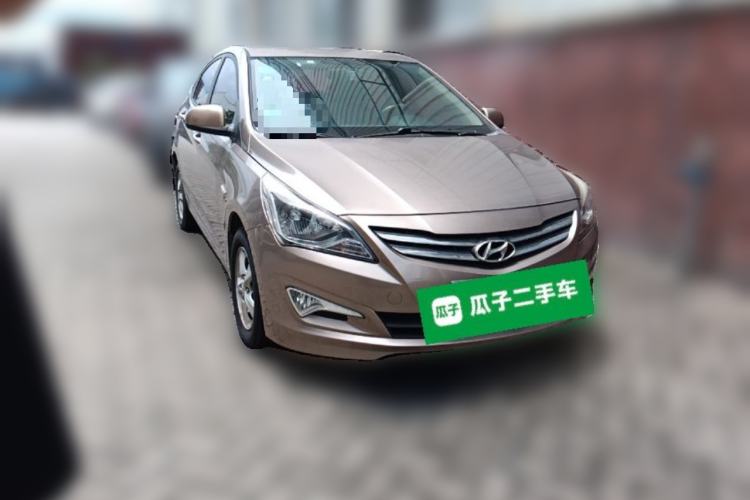 Used Hyundai Verna (older generation) 2014 1.4L Manual Smart GLS Trim Front Right 45 Deg